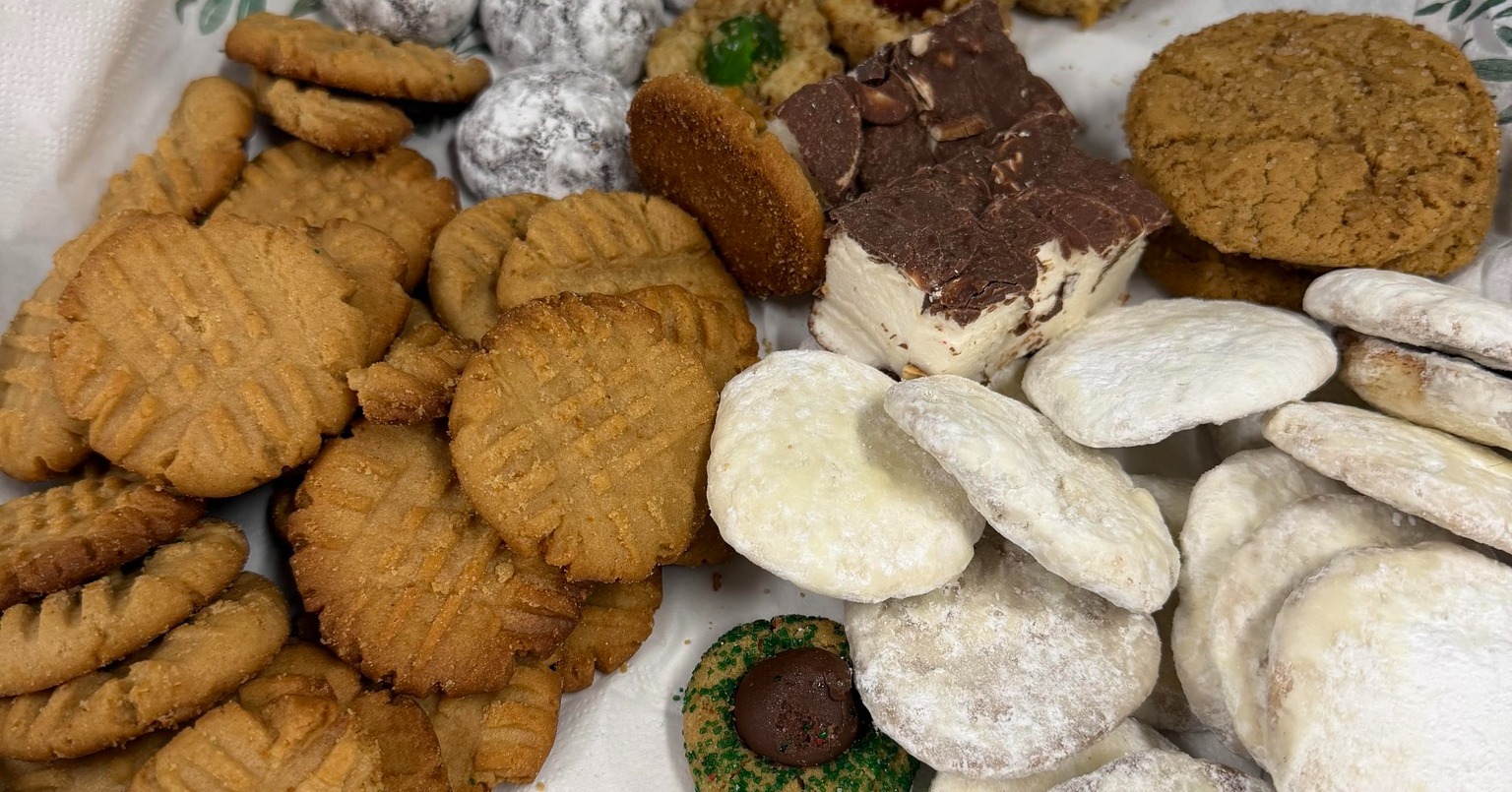 Kicking off our 2026 weekly collaboration sessions with fresh-baked treats 🍪😋It's It's always great working with such great colleagues!

Huge thanks to Kathy Teresi for the treats, and to @billyhodgesrealestate , @erictherealtor, @tomhadden.realtor, @daniellesellz, @jennifer.m_realtor , and @benjaminsrealestate for kicking off 2026 strong!

#WindermereSignatureProperties #WindermereCameronPark #WindermerePlacerville #StartStong #NewYear #Collaboaration #Goals